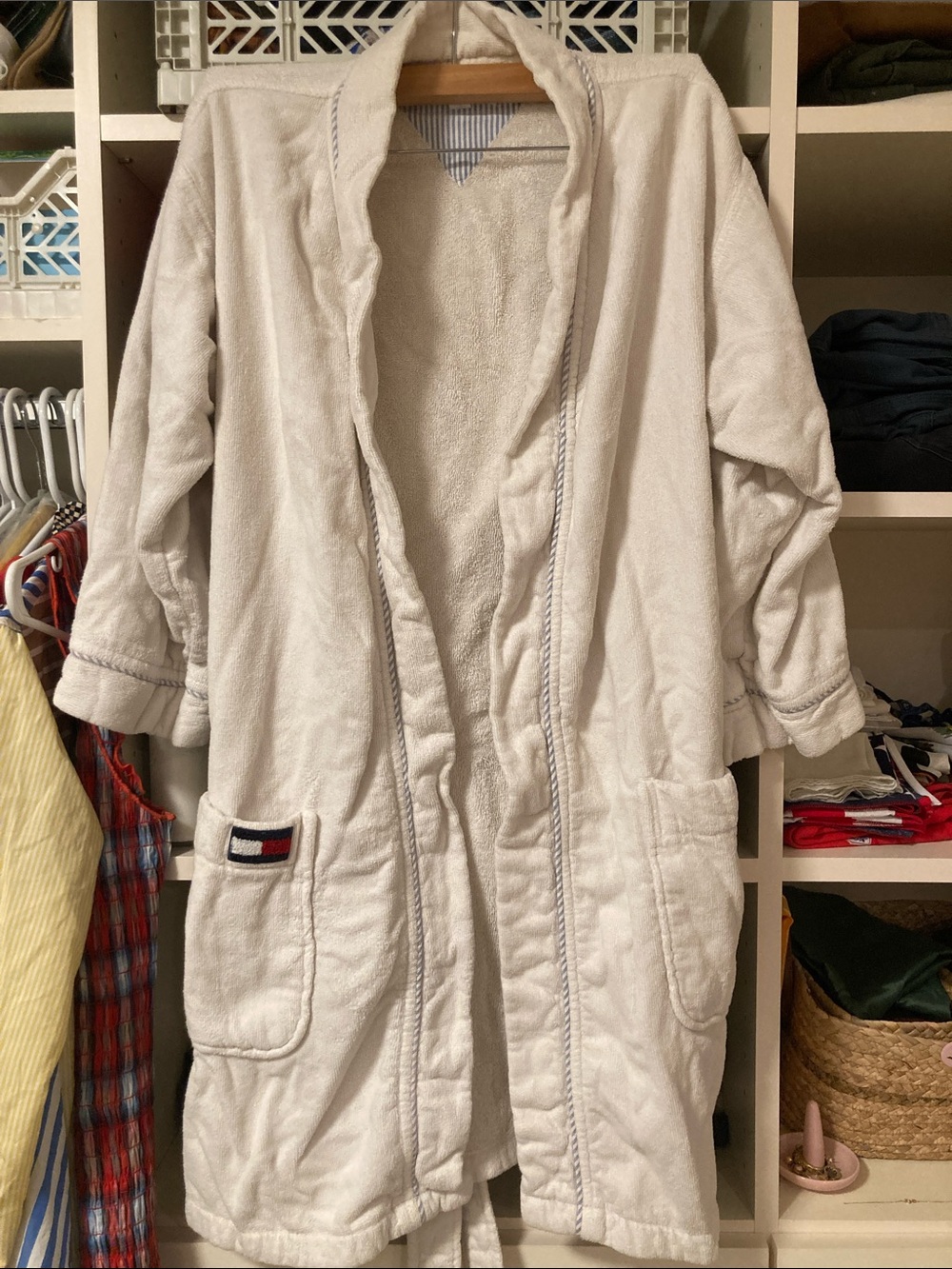 Tommy Hilfiger White Plush Shawl-Collar Bathrobe with Flag Patch